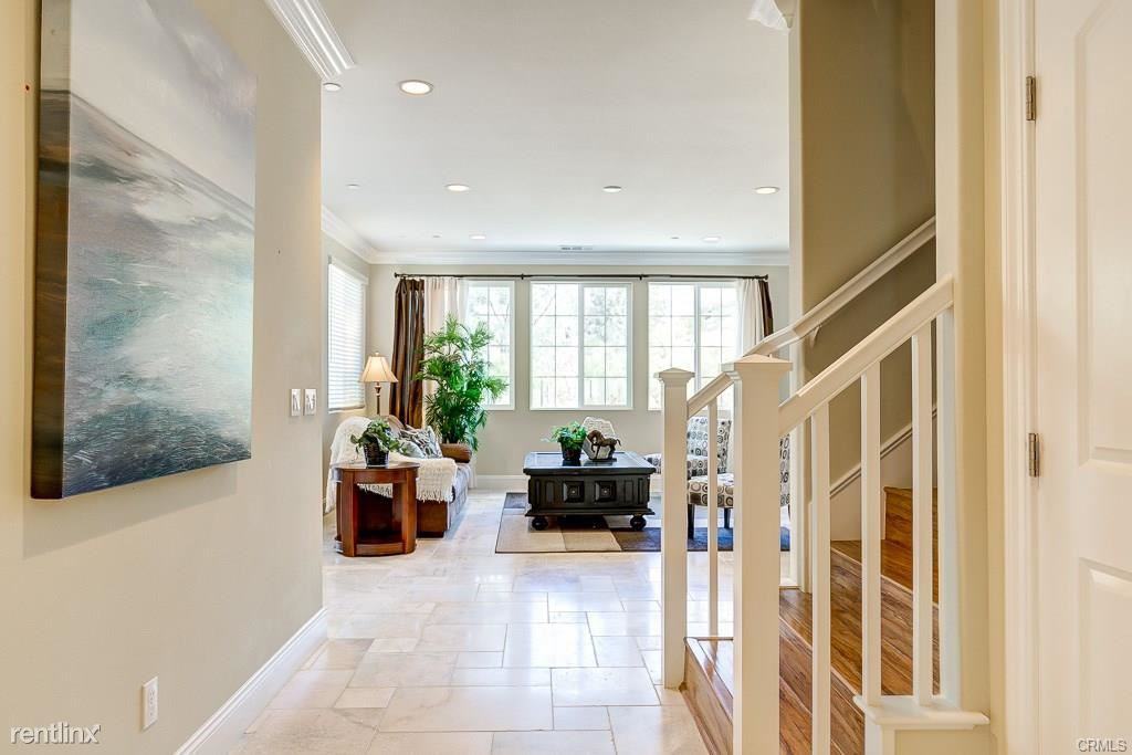 21451 Vista Dr - Photo 3 of 50