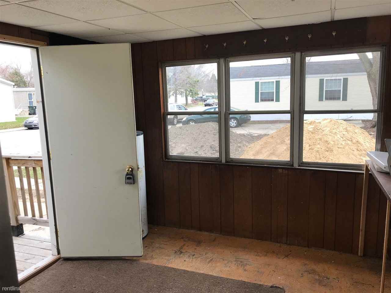 136 Jamestown Ave - Photo 2 of 14