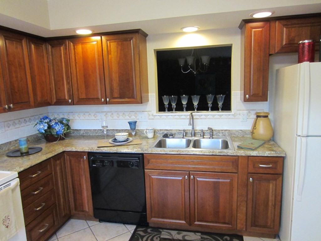 326 Ridgewood Dr - Photo 2 of 13