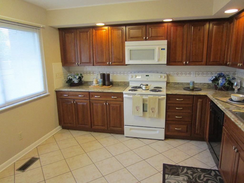 326 Ridgewood Dr - Photo 3 of 13