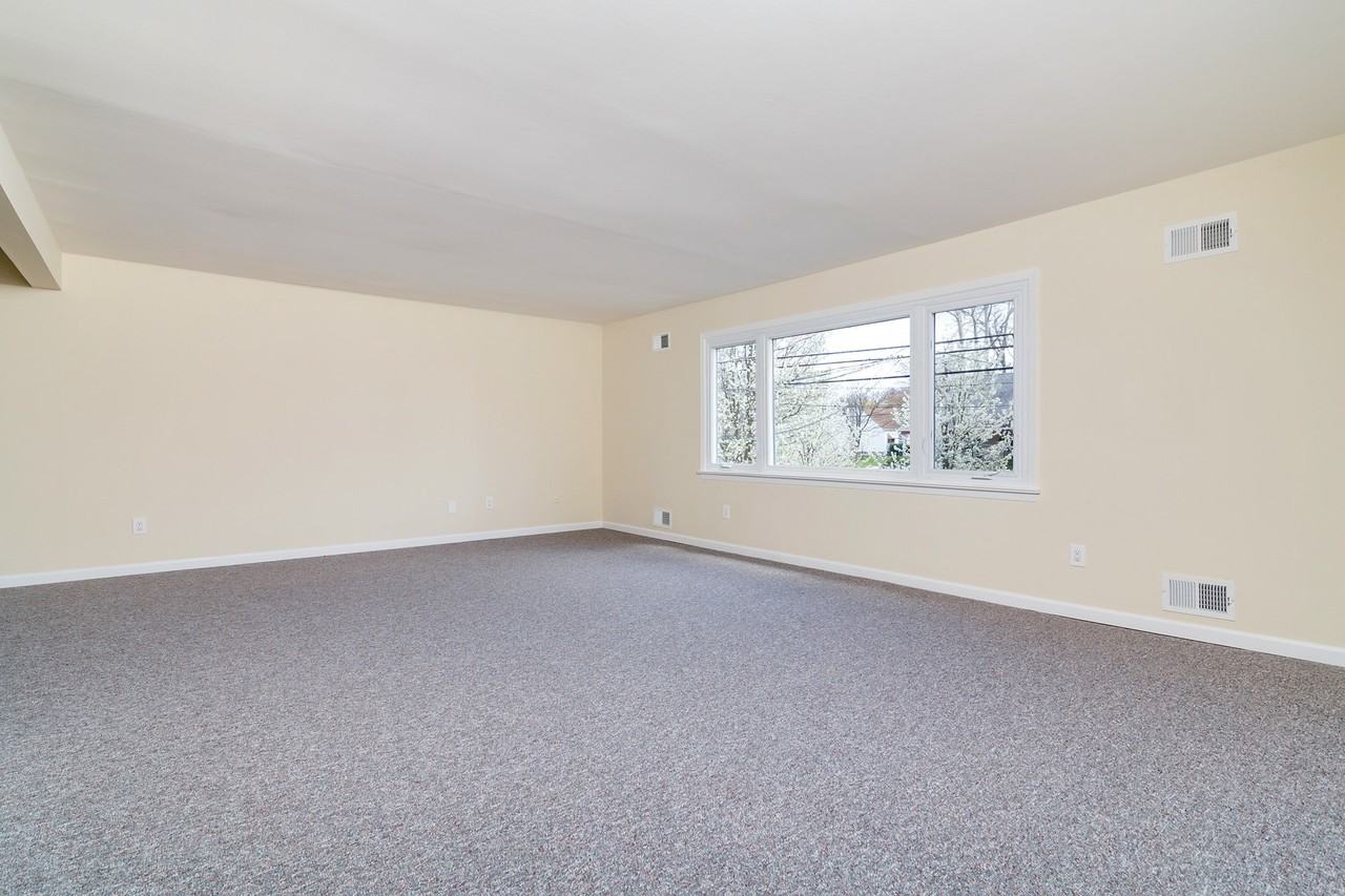 222 Grove St - Photo 3 of 19