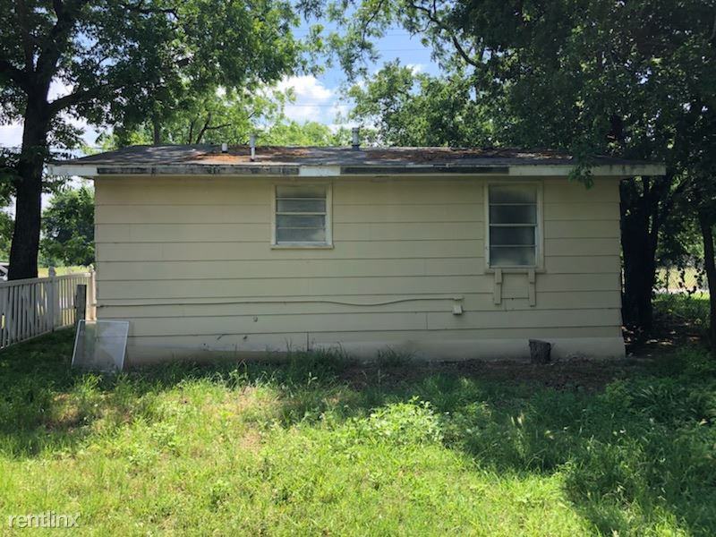 203 S Kouns St - Photo 3 of 13