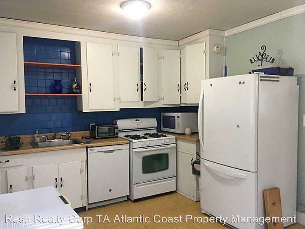 4704 Kennebeck Ave - Photo 2 of 8