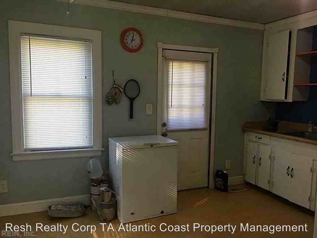 4704 Kennebeck Ave - Photo 3 of 8