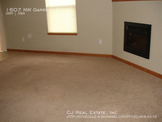 1607 NW Garrett Dr - Photo 2 of 8