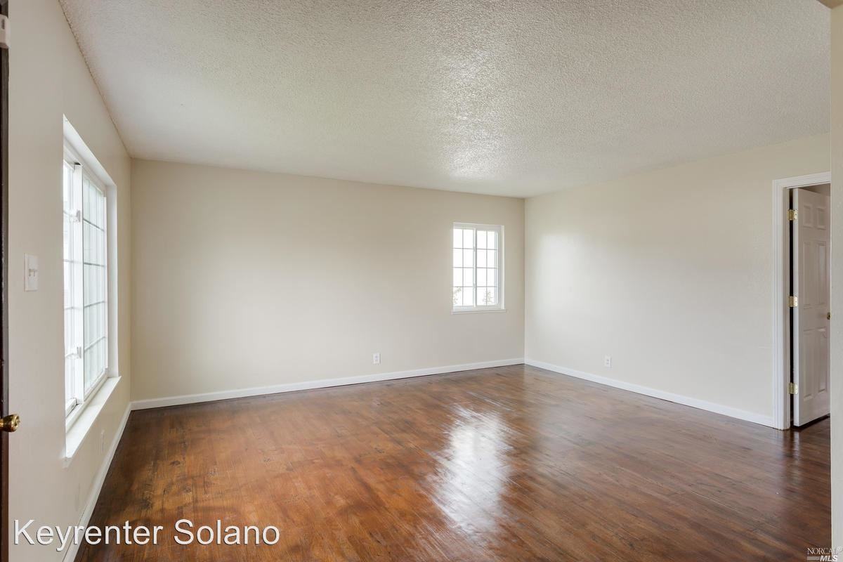 112 Simonton St - Photo 2 of 14