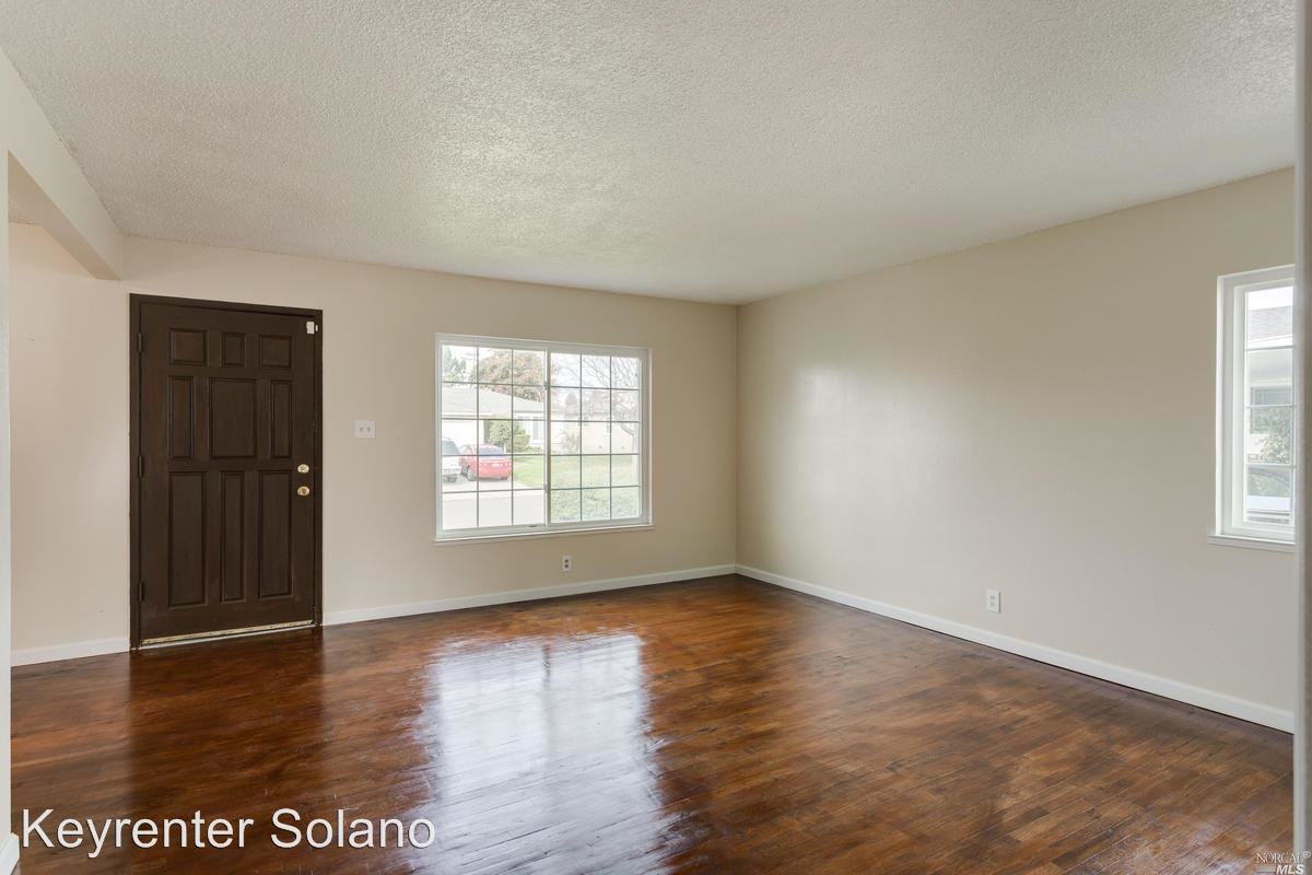 112 Simonton St - Photo 3 of 14