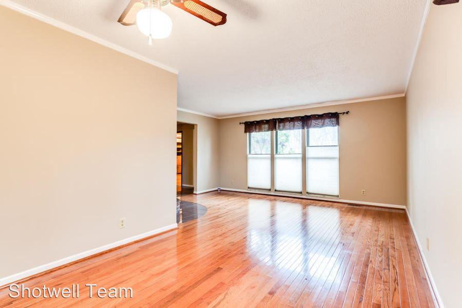 121 Hilltop Ln - Photo 3 of 11