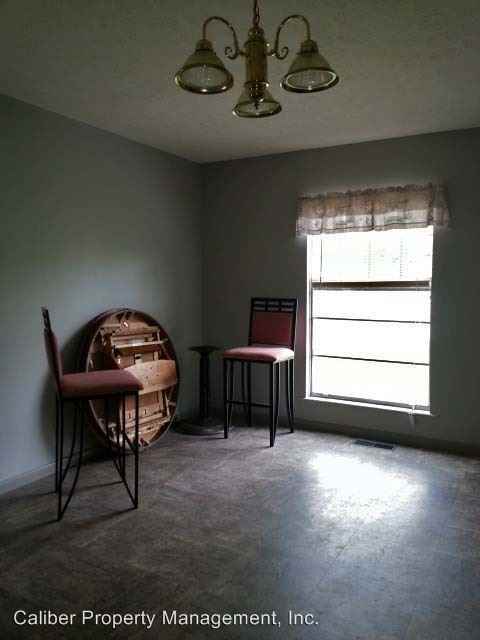 401 Oak St - Photo 3 of 10