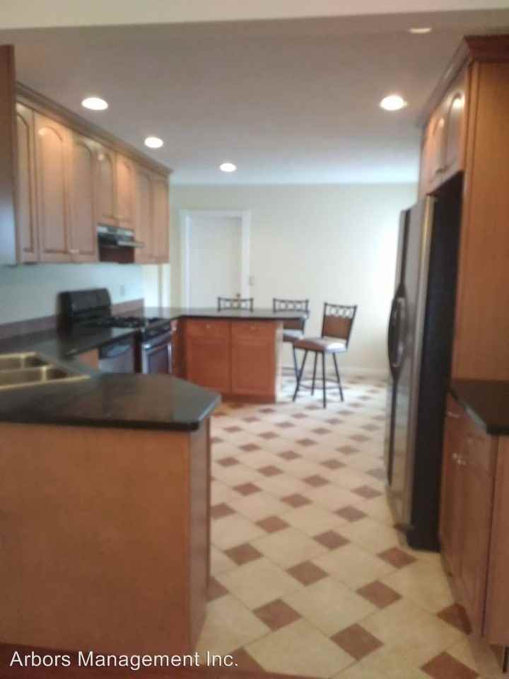 12 Villa Ct - Photo 2 of 12