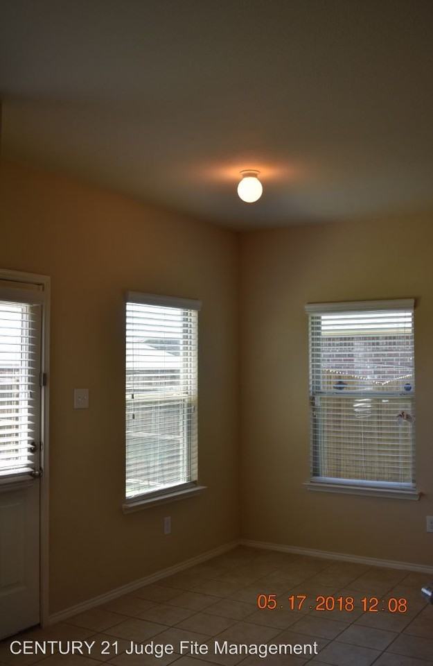 505 Azalea Drive - Photo 3 of 10