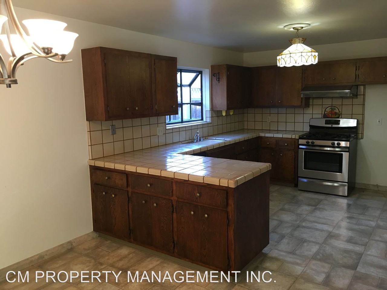 993 Rawlings Dr - Photo 3 of 16