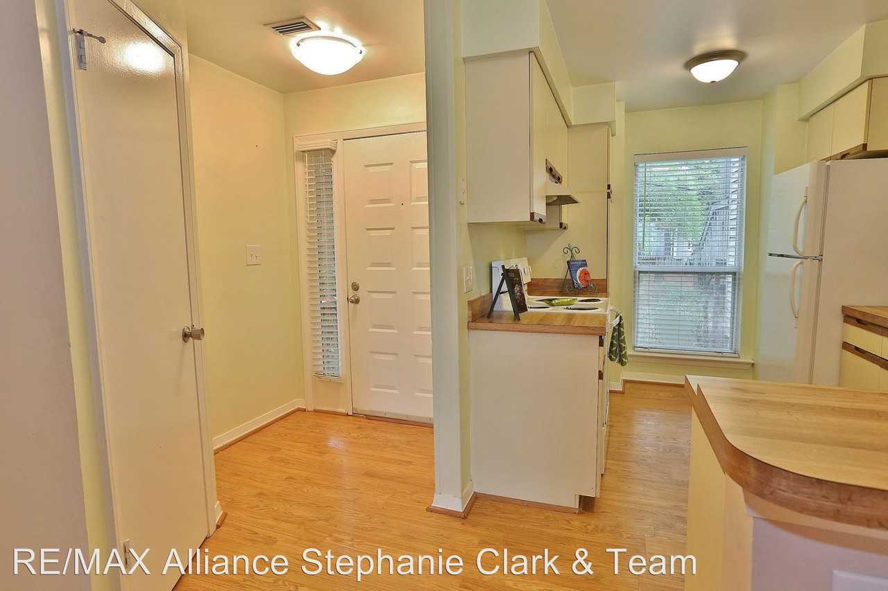 304 Windship Cove - Photo 3 of 32