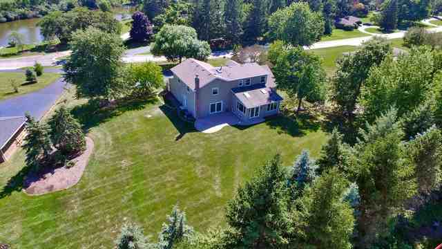 1 Bruce Cir N - Photo 2 of 41