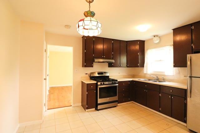 1005 Edward Pl - Photo 3 of 14