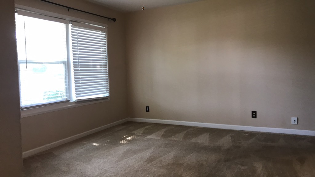 981 Olympia Dr - Photo 2 of 11