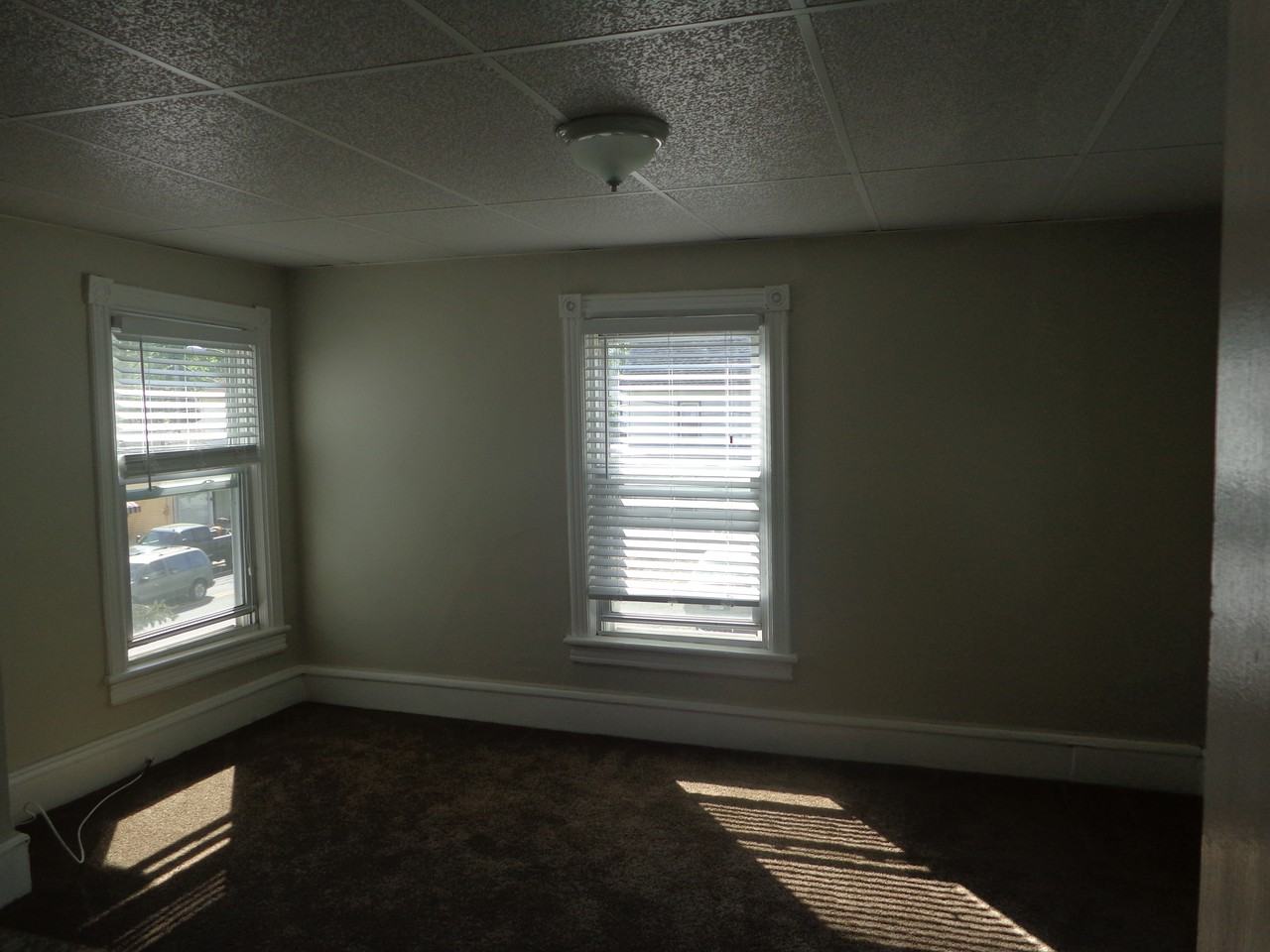 402 S Broadway - Photo 3 of 6