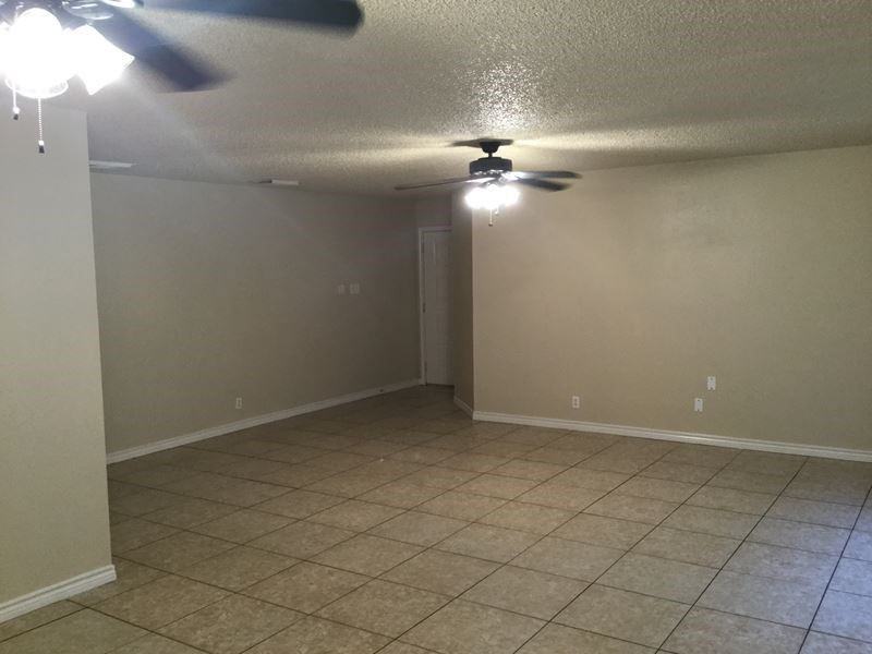 2219 Fox Meadow Dr - Photo 2 of 13