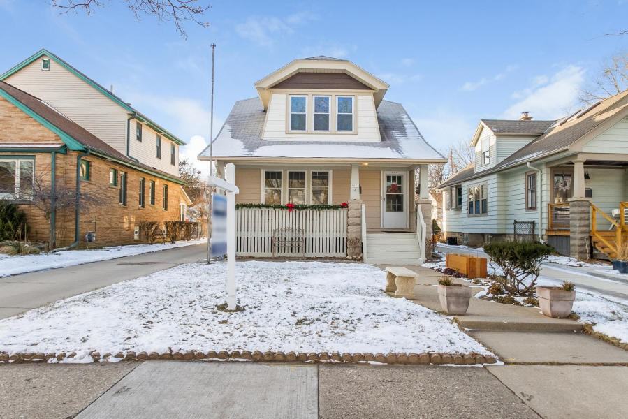 5023 N Berkeley Blvd - Photo 2 of 15