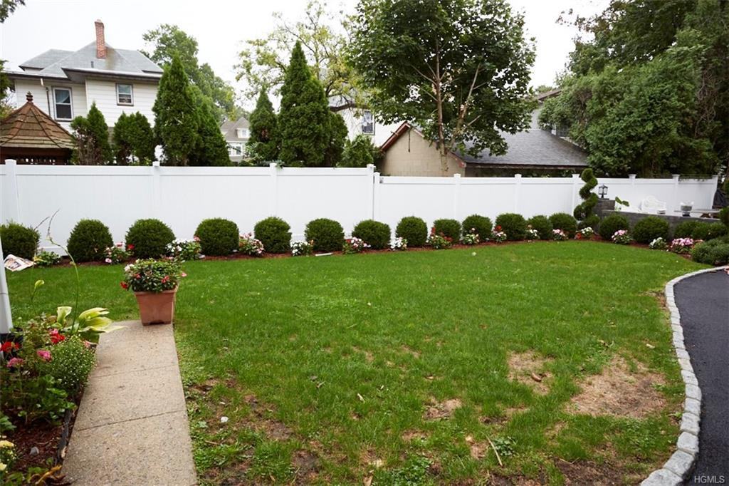 27 Hubert Pl - Photo 3 of 21