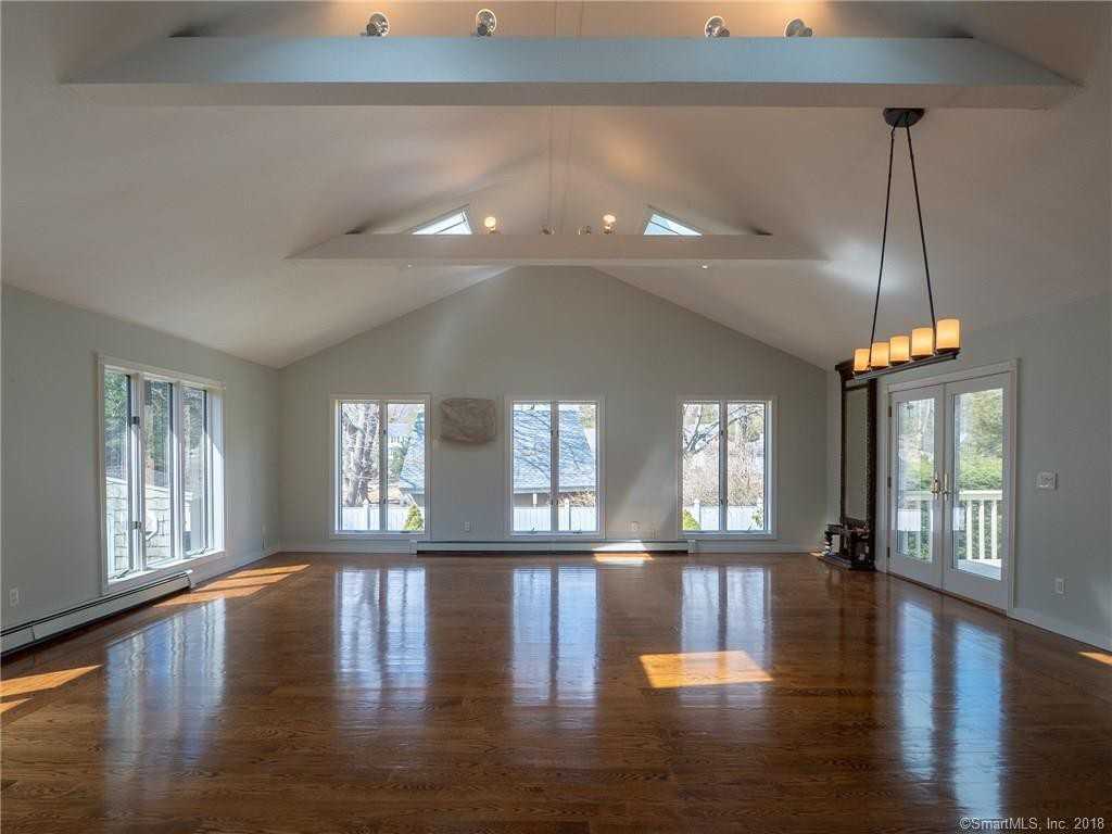 2 Argentine Way - Photo 3 of 28