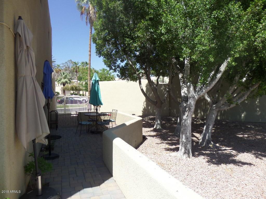 3049 E Rose Ln - Photo 3 of 33