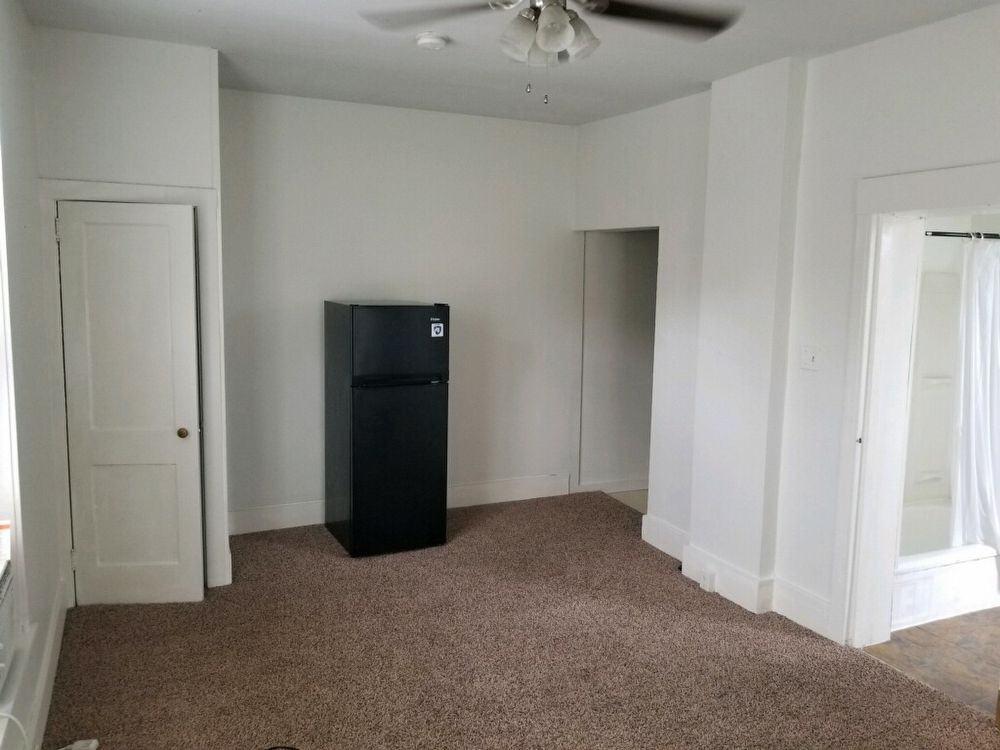 1306 Vernon St #d - Photo 2 of 4