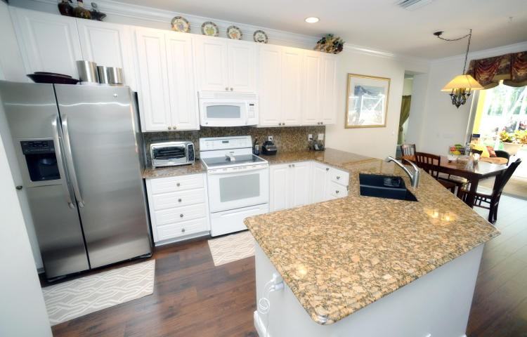 118 Sweet Bay Circle - Photo 2 of 14