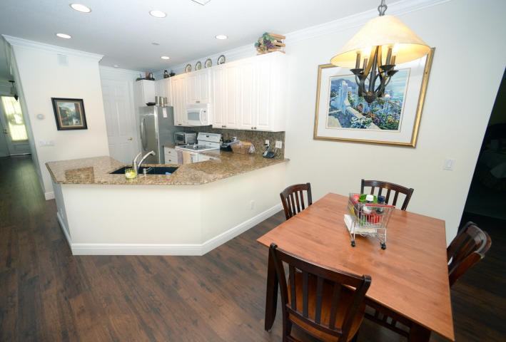 118 Sweet Bay Circle - Photo 3 of 14