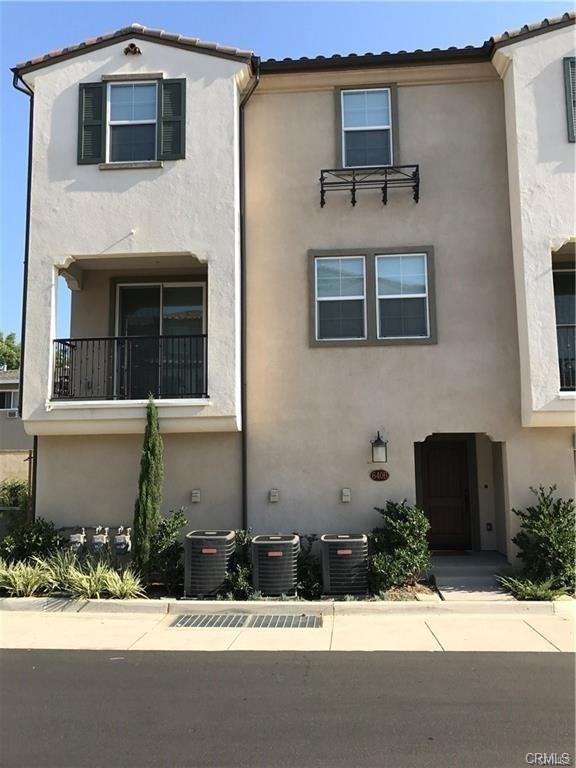 640 S Gladys Ave - Photo 2 of 19