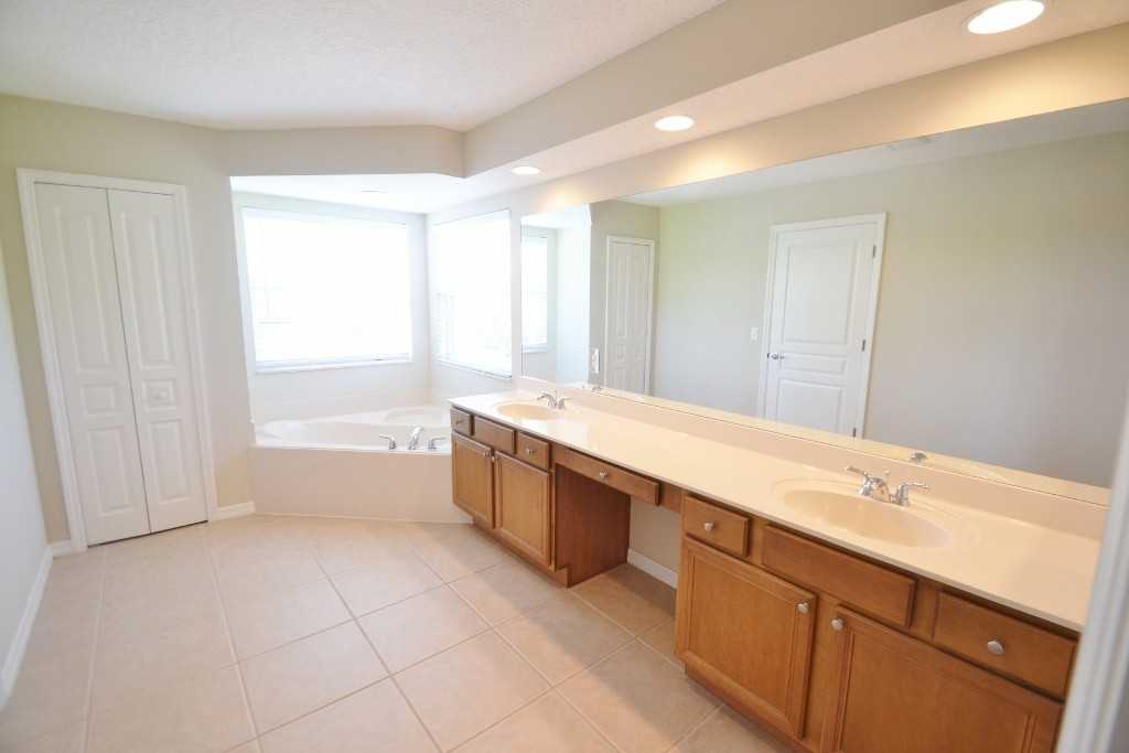 163 Hopewell Dr - Photo 3 of 10