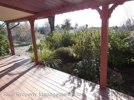 621 Collyer Dr - Photo 2 of 8