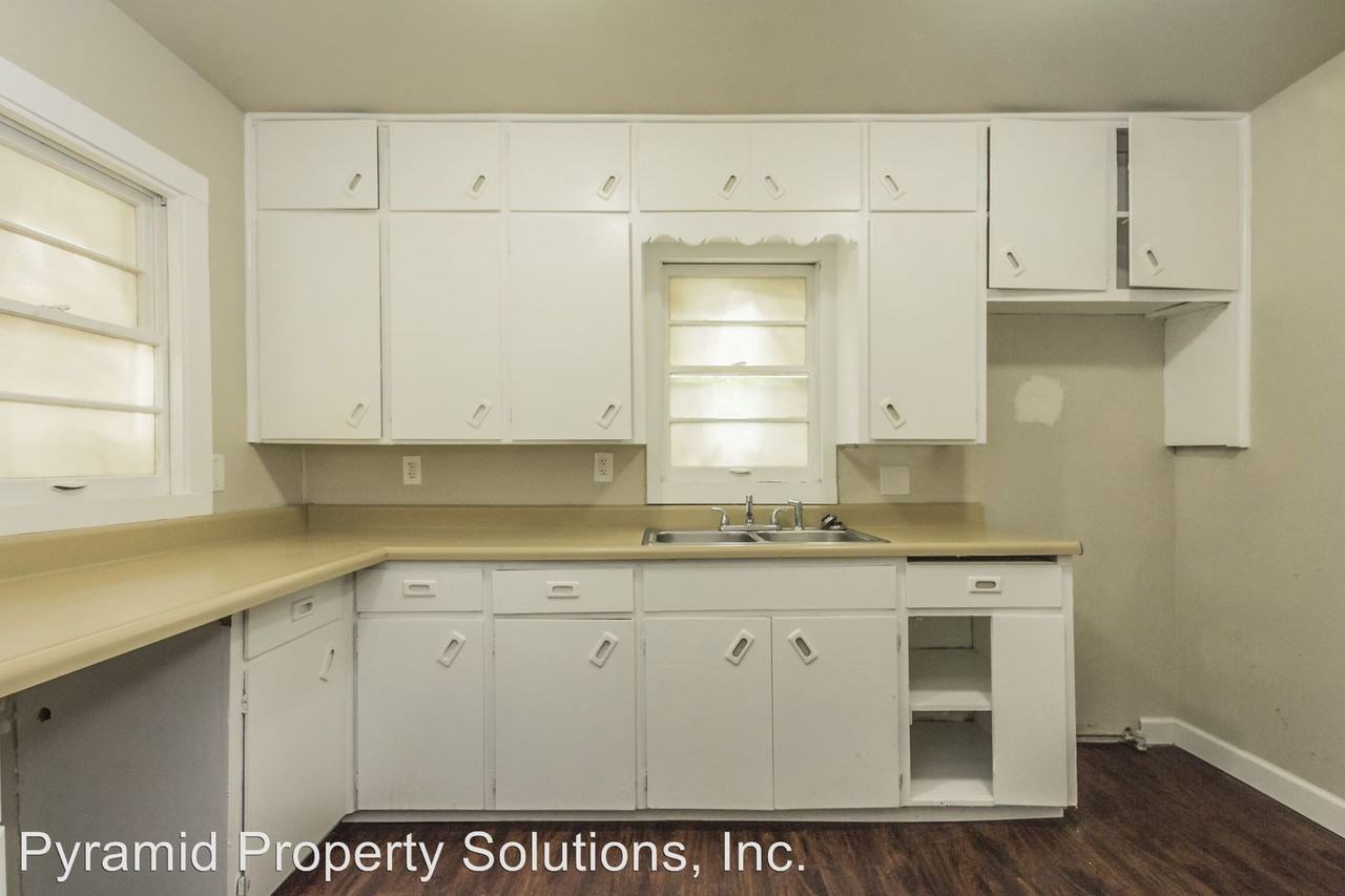 2334 E 12th St - Photo 3 of 16