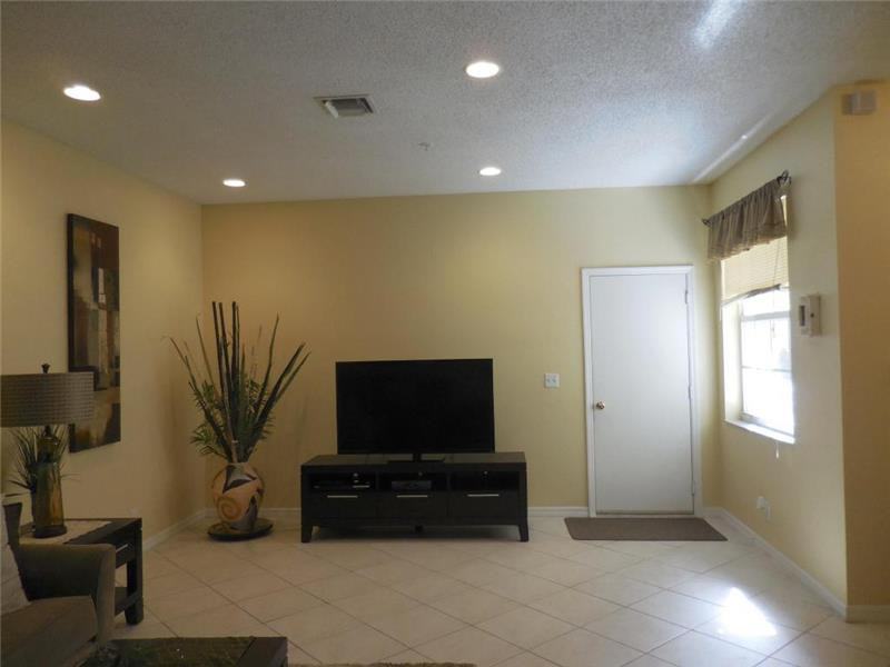 106 Lighthouse Cir #G - Photo 2 of 20