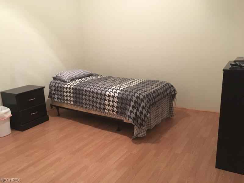 118 E High St - Photo 3 of 6