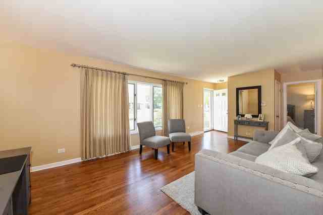 409 Oak St - Photo 3 of 13