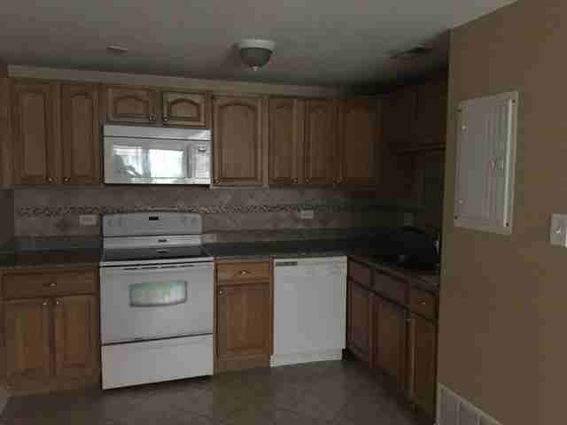 6852 W 111th St #1B - Photo 2 of 5