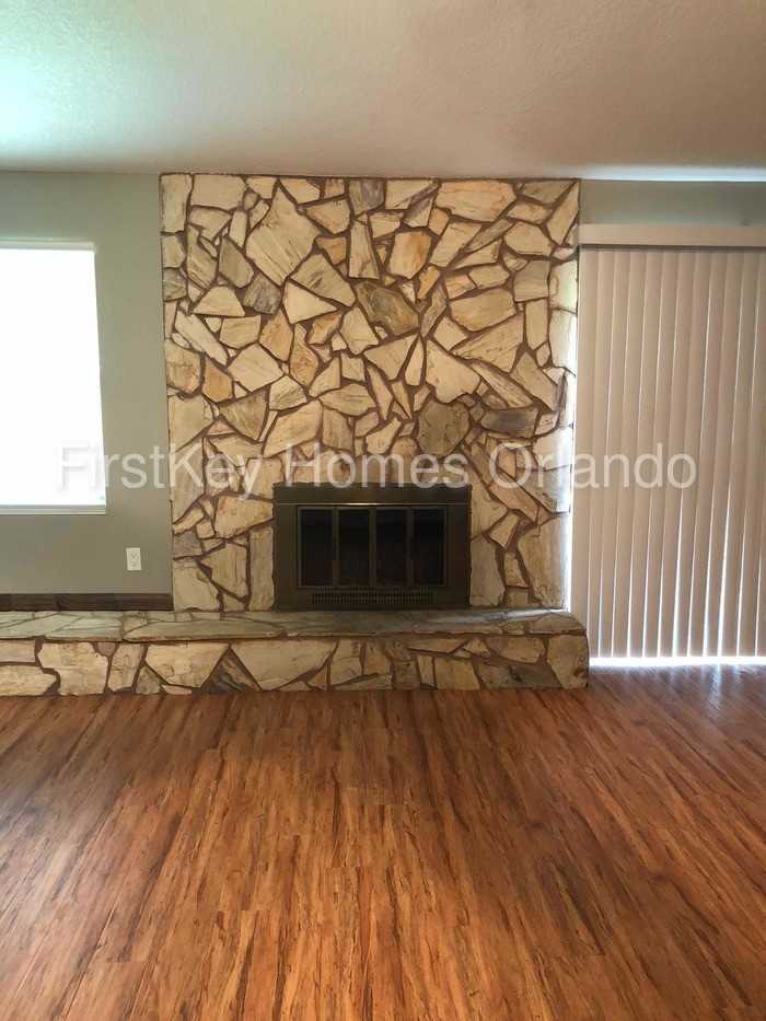 11682 Wellington Way - Photo 3 of 12