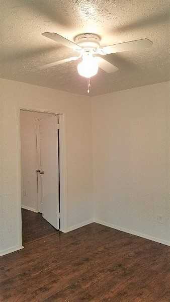 404 Cameron Ave - Photo 3 of 20