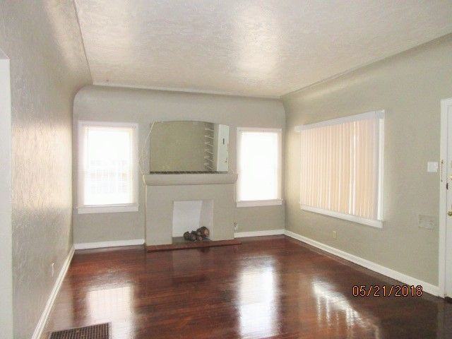 4020 Chester Ave - Photo 3 of 15