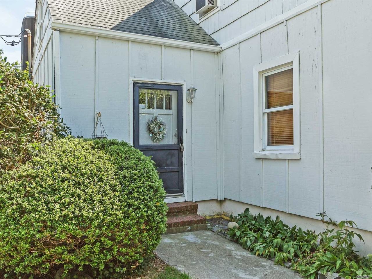 293 Asharoken Ave - Photo 2 of 12