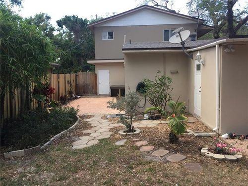 1610 SW 30th Pl - Photo 2 of 2