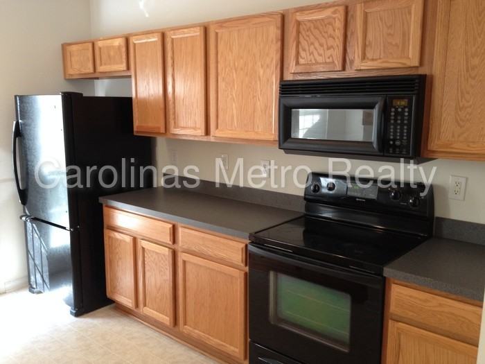 2128 Whispering Way - Photo 2 of 21