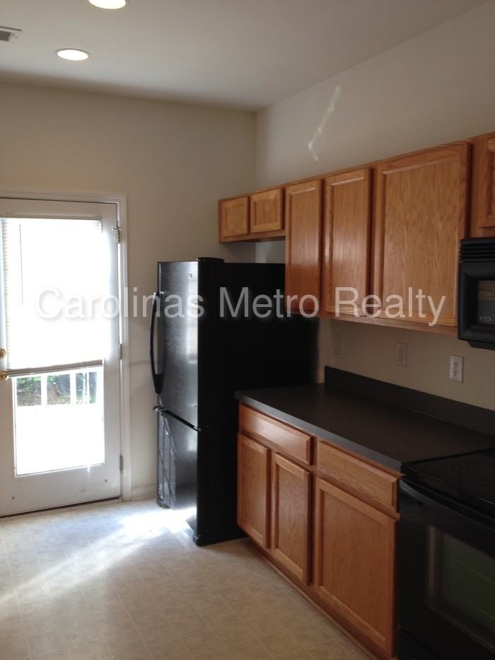 2128 Whispering Way - Photo 3 of 21