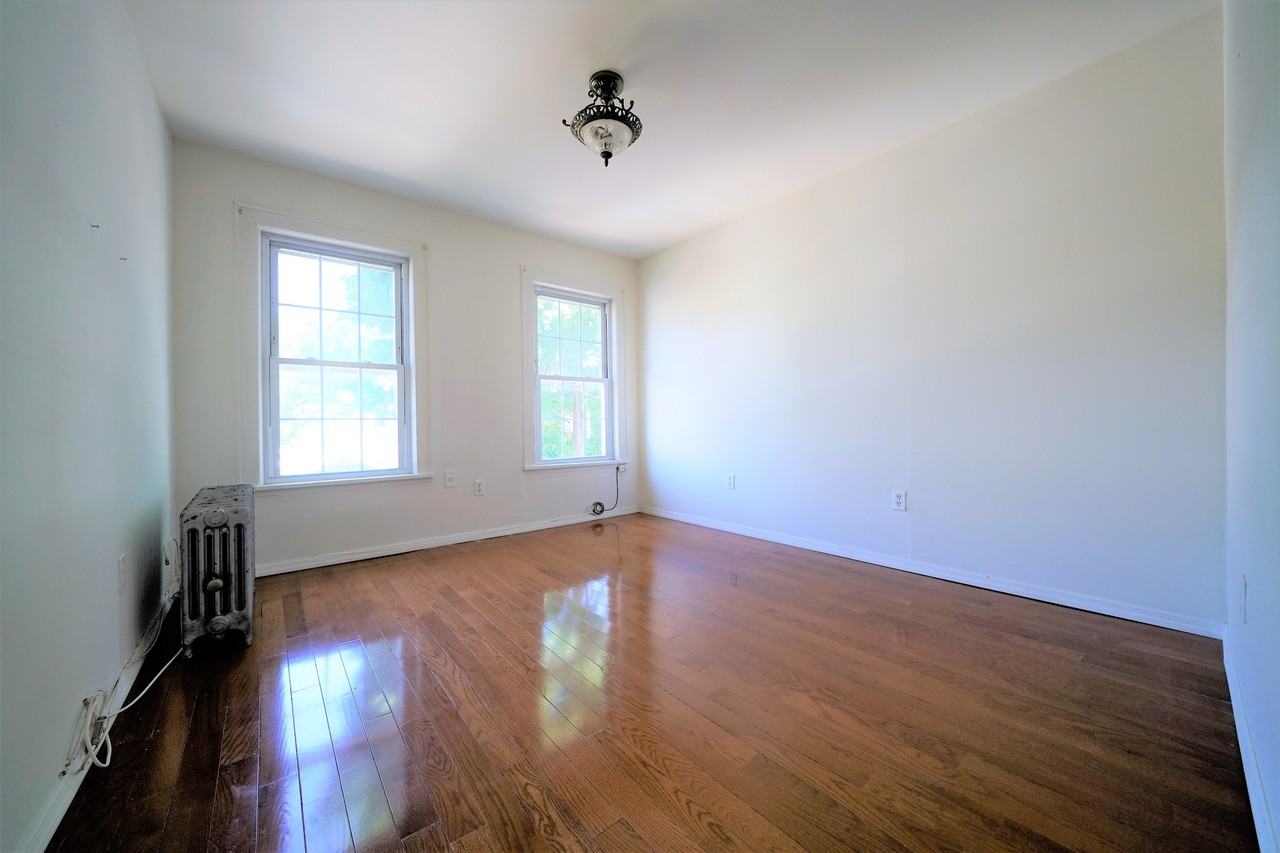 22-12 23rd Street #2R - Photo 2 of 6