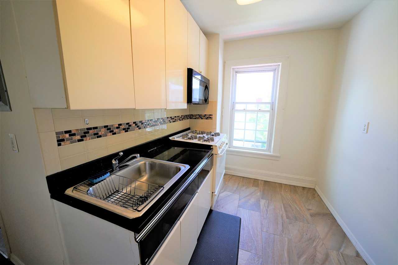 22-12 23rd Street #2R - Photo 3 of 6