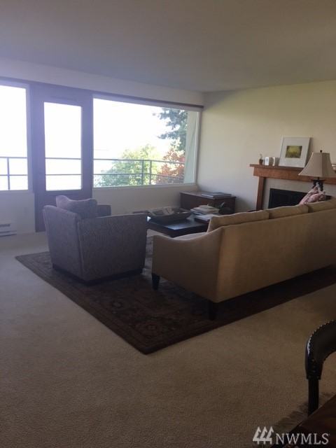 965 Winslow Way E - Photo 3 of 8