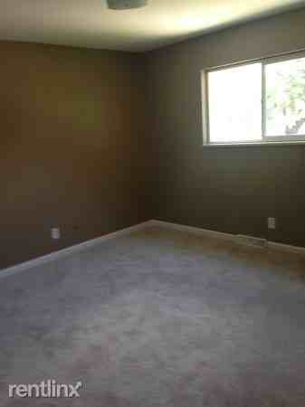 2209 Woodford Ct - Photo 3 of 5
