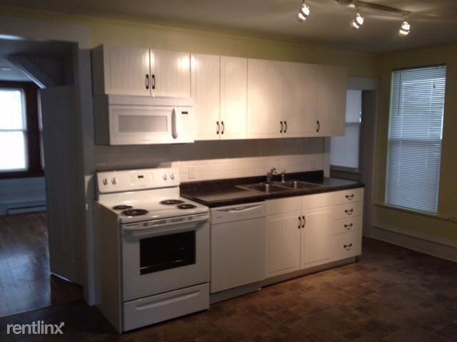 229 Milwaukee Ave E - Photo 2 of 4