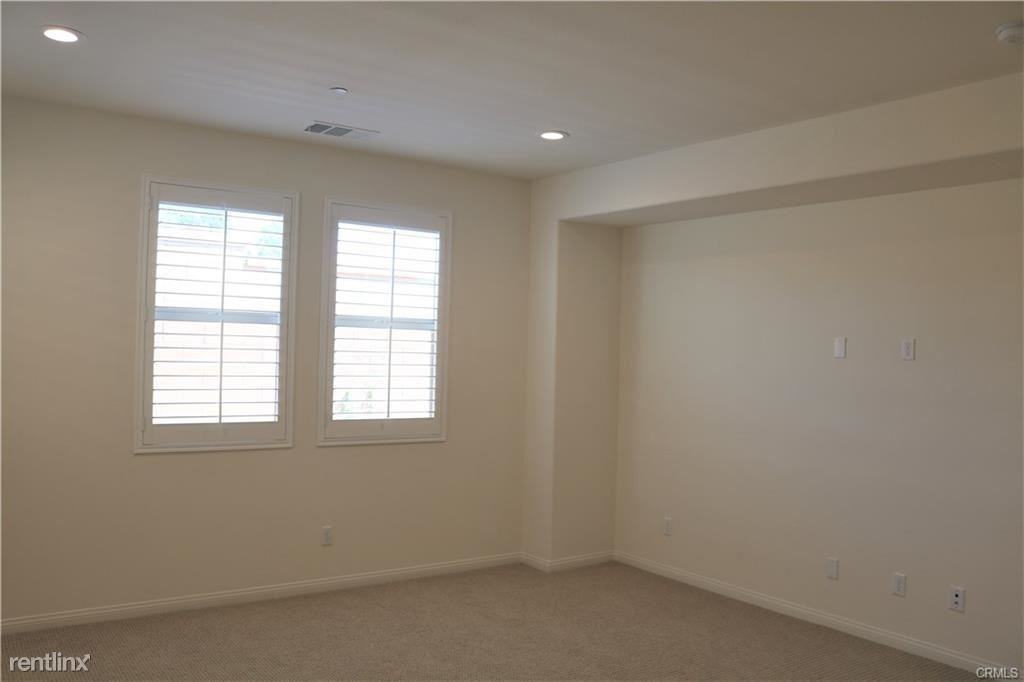 4 Hutton Centre Dr #800 - Photo 2 of 40